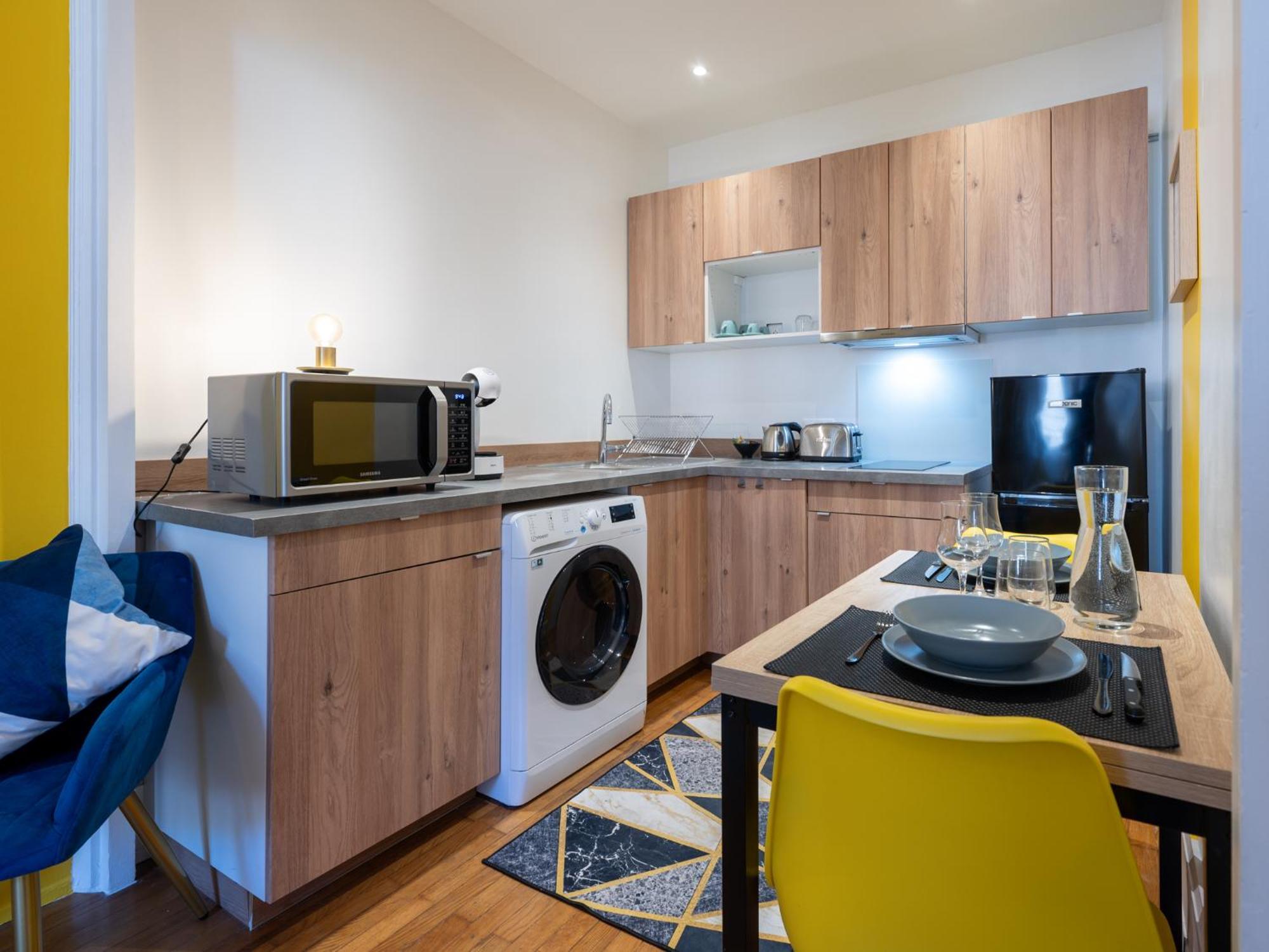 Le Dedieu - Hypercentre Garage Gratuit Wifi Netflix Amazon Prime Villeurbanne Luaran gambar